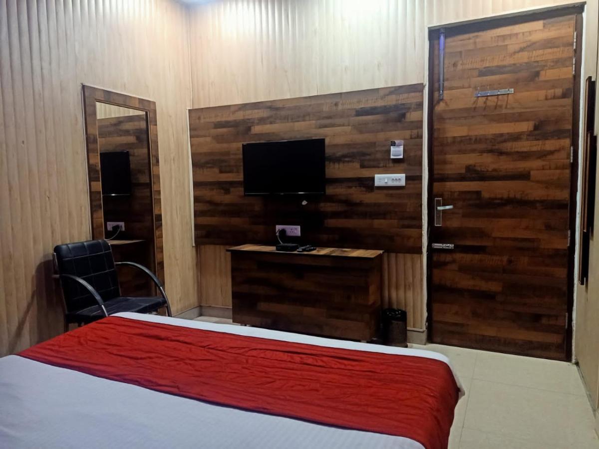 Hotel Pearl Grand & Banquet Zirakpur Exterior photo