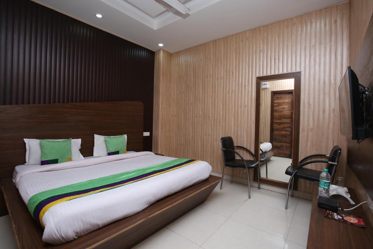 Hotel Pearl Grand & Banquet Zirakpur Exterior photo