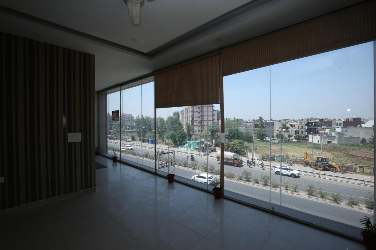 Hotel Pearl Grand & Banquet Zirakpur Exterior photo
