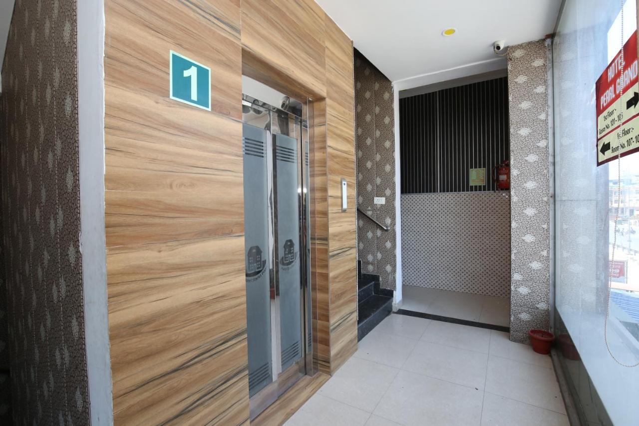 Hotel Pearl Grand & Banquet Zirakpur Exterior photo