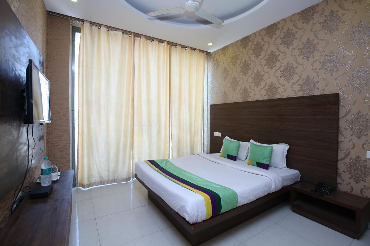 Hotel Pearl Grand & Banquet Zirakpur Exterior photo